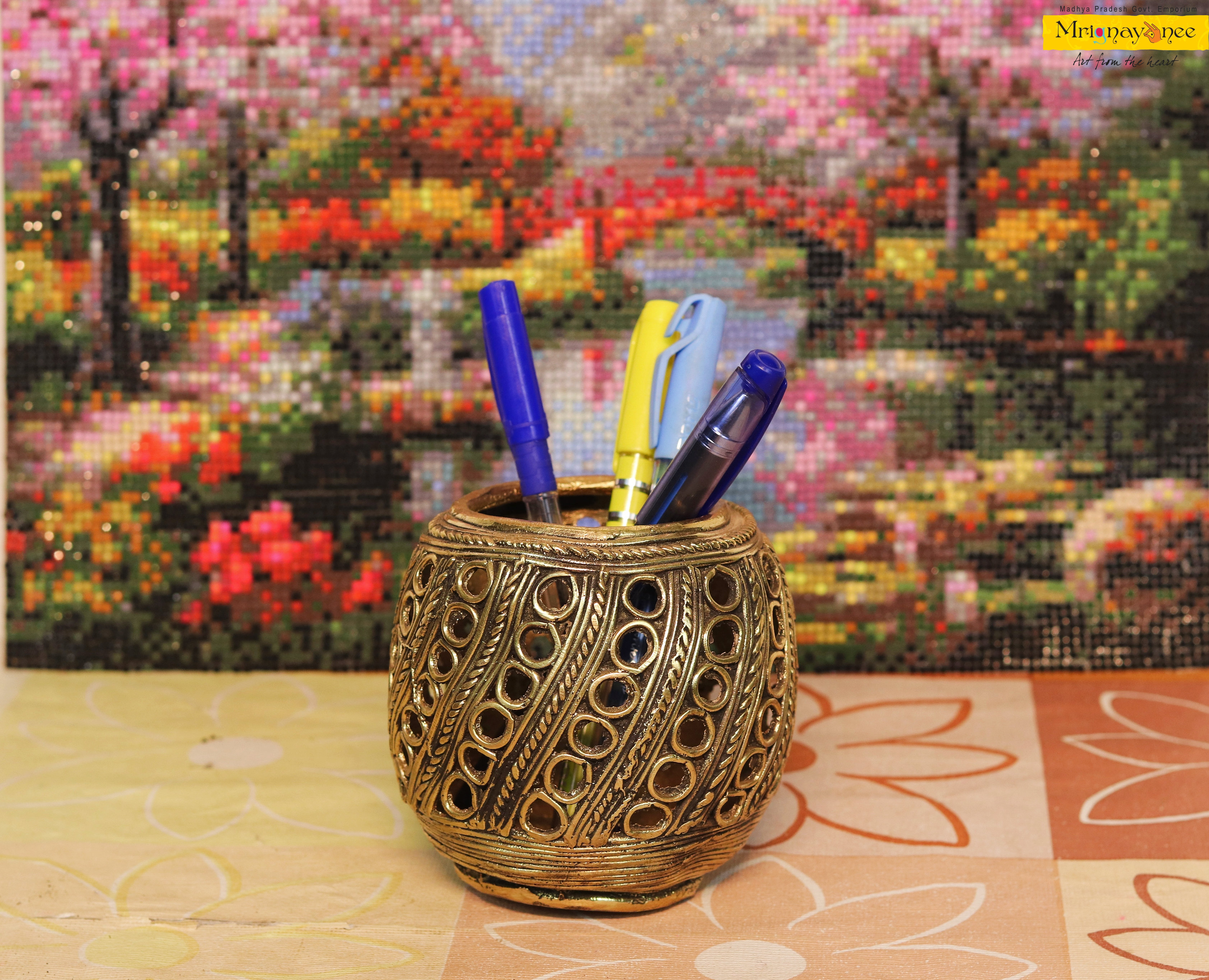 Betul Bell Metal Pen Stand(1)